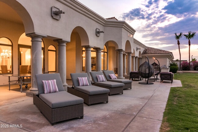 Building Photo - 10754 E Laurel Ln