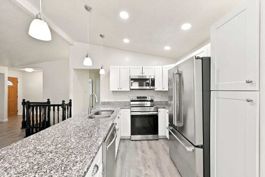Building Photo - 8480 S Upham Way