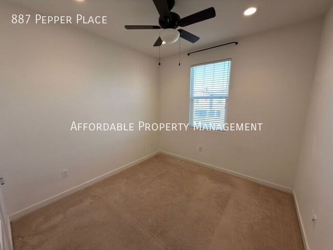 Building Photo - 887 Pepper Pl