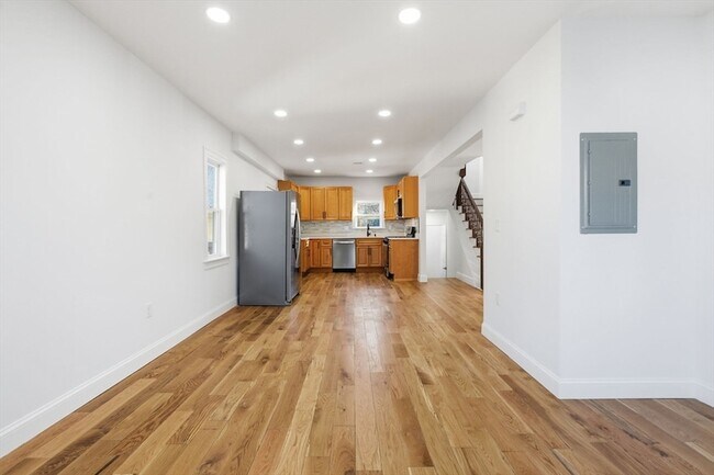 Building Photo - 438 Talbot Ave