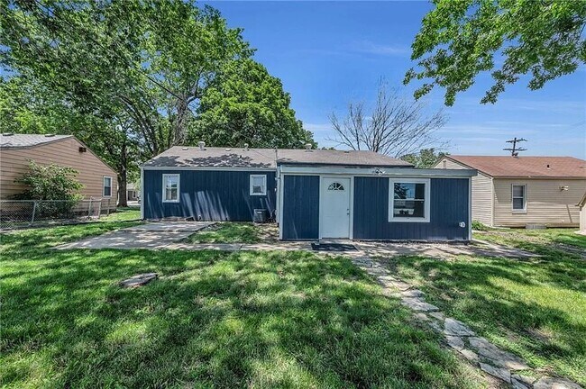 Building Photo - 114 N Emma St