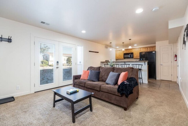 Building Photo - 2560 Cavalier Dr