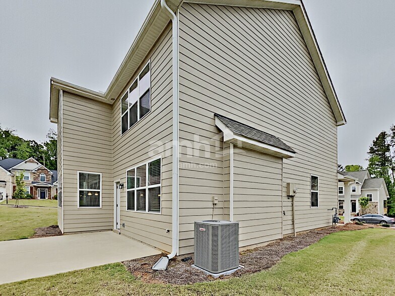 Building Photo - 5825 Winding Lakes Dr