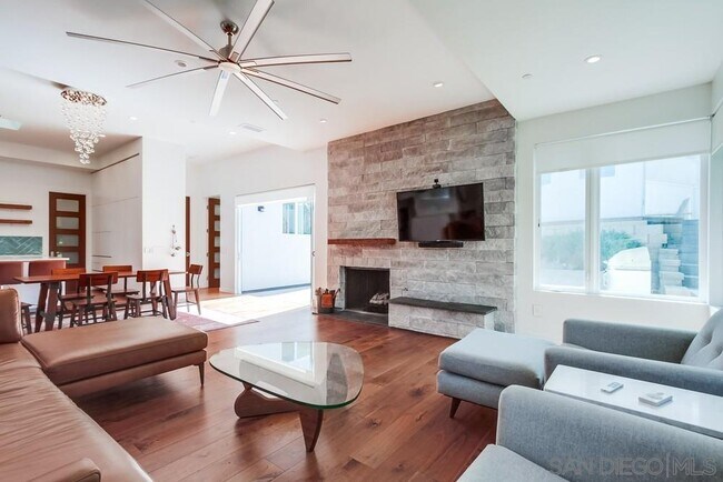 Building Photo - 738 Castro St