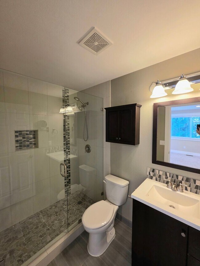 Building Photo - Auburn west hill 4 bedroom and 3 bathroom well maintained home.  Available NOW!