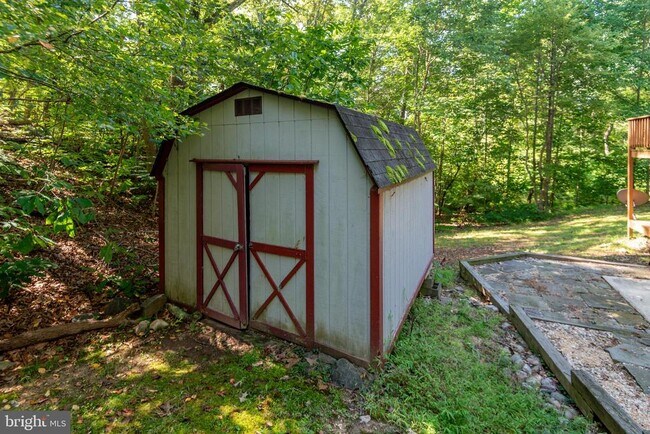 Building Photo - 8413 Manor View Rd