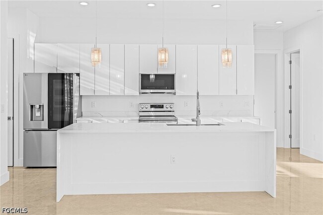 Building Photo - 821 NW 37th Pl