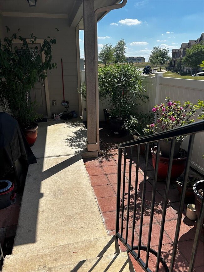 Building Photo - 619 Katmai Cir