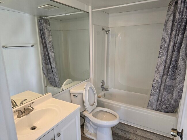 Building Photo - 17701 Park Blvd