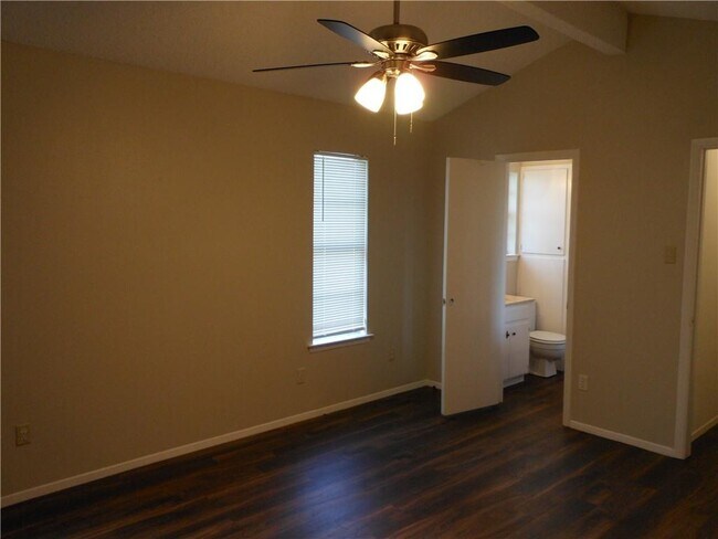 Building Photo - 602 Garden Path Dr