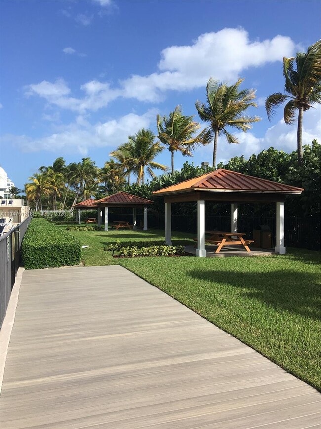 Building Photo - 2625 Collins Ave