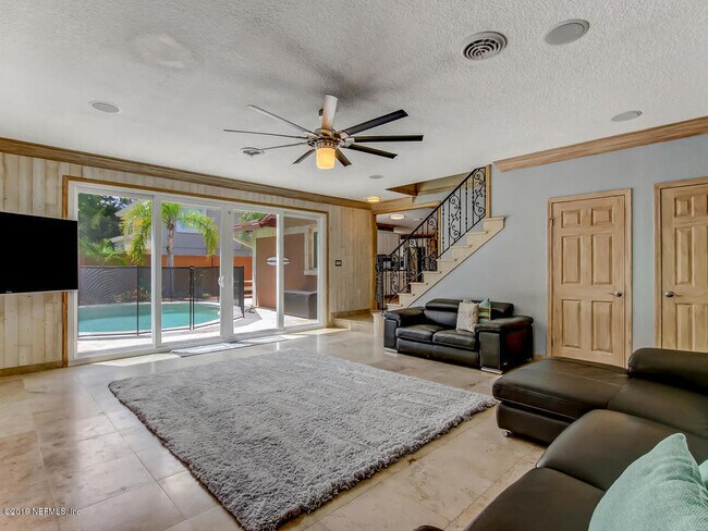 Building Photo - 88 Oakwood Rd