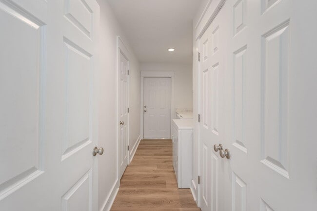 Building Photo - 68 Iris Ln