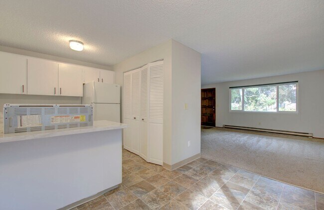 Building Photo - Elias / Boyd 701-03