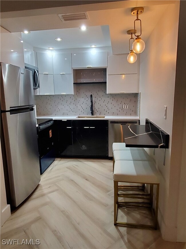 Building Photo - 975 9th Ave S