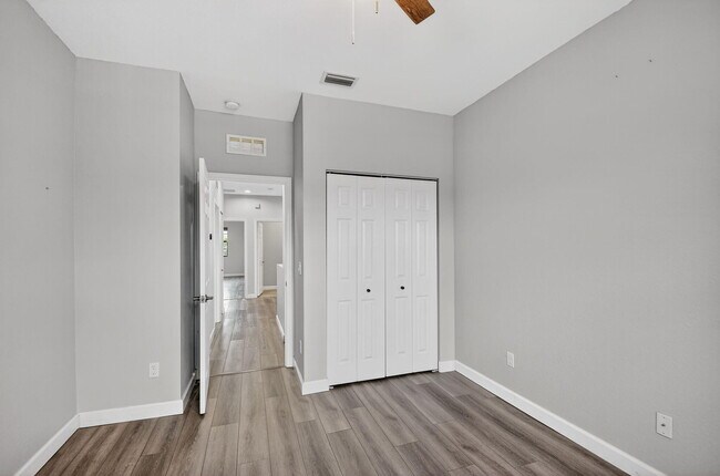 Building Photo - 10457 Wellington Parc Dr