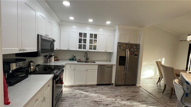 Building Photo - 5580 Coach House Cir