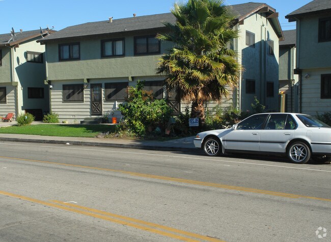 Building Photo - 920-960 Clyde Ave