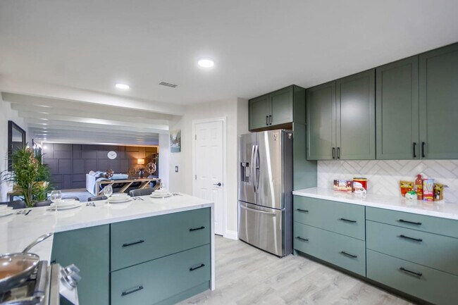 Building Photo - 5551 Churchward St