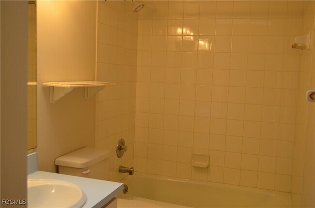 Building Photo - 4528 SE 5th Pl
