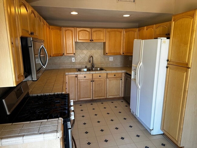 Building Photo - Riverside Home For Rent- 3 bedrooms!