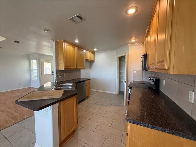 Building Photo - 3209 MacArthur Ave