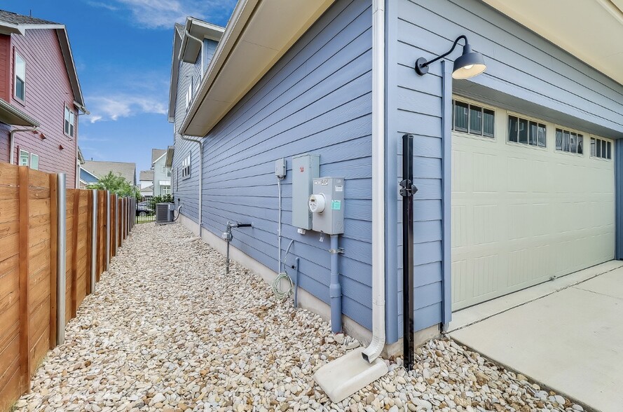 Building Photo - 6006 Rangeland Rd