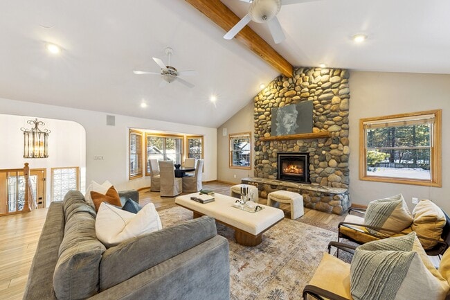 Building Photo - 926 Tanglewood Dr