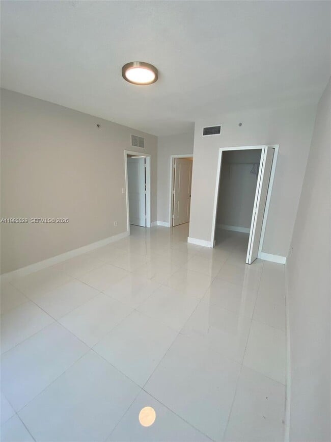 Building Photo - 170 SE 14th St