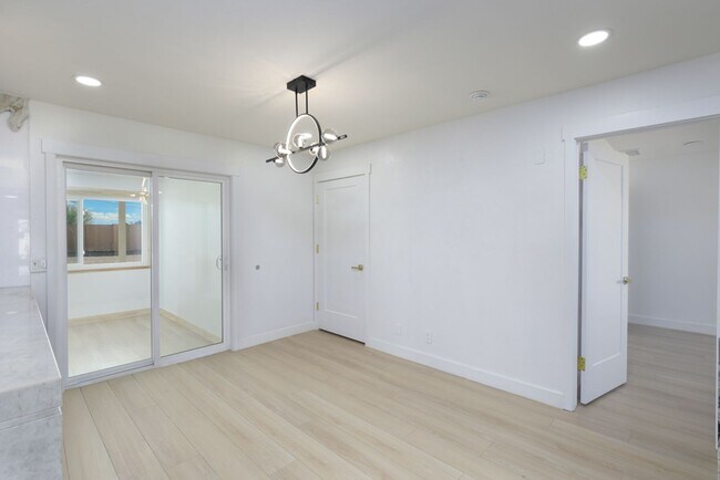 Building Photo - 3260 Silversmith Dr