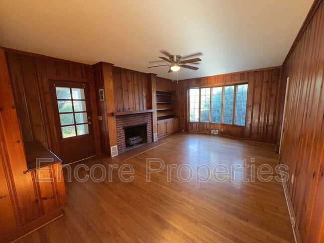 Building Photo - 2032 N Main St