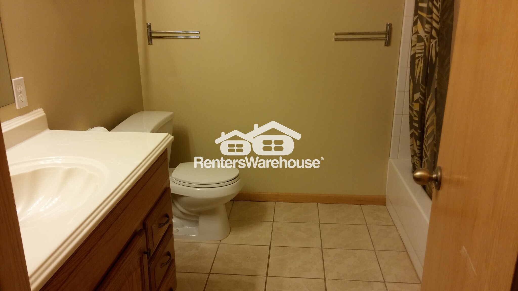 Building Photo - 127 S Cedar St