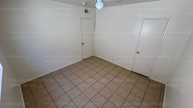 Building Photo - 3 bedroom 1 bathroom house located near E. California Ave/ Mt Vernon Ave