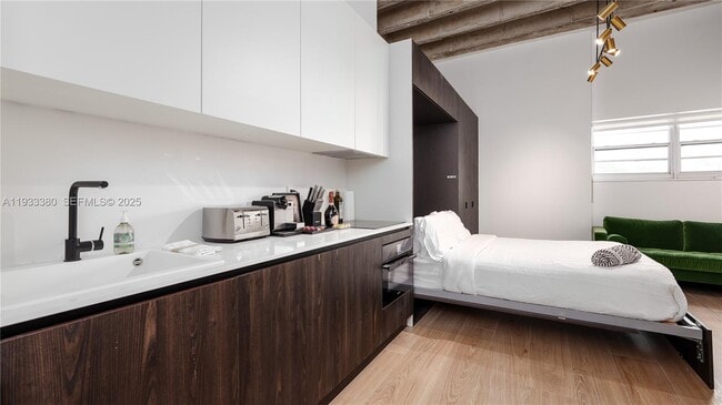 Building Photo - 5255 Collins Ave