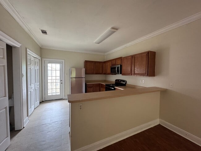 Building Photo - 3 Bedroom / 2 Bath for Lease in Denham Springs