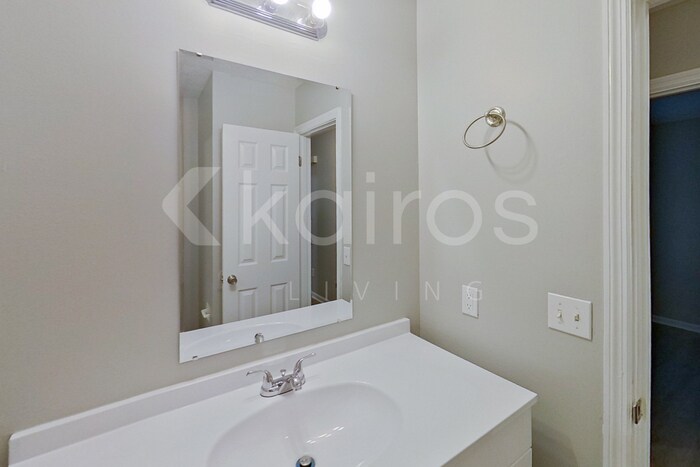 Building Photo - 8959 Ashwood Dr