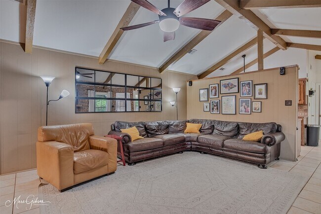 Building Photo - 7440 Camelback Dr
