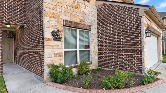 Building Photo - 12102 Kings Fall Dr