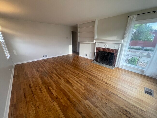 Building Photo - 1032 N 300 W