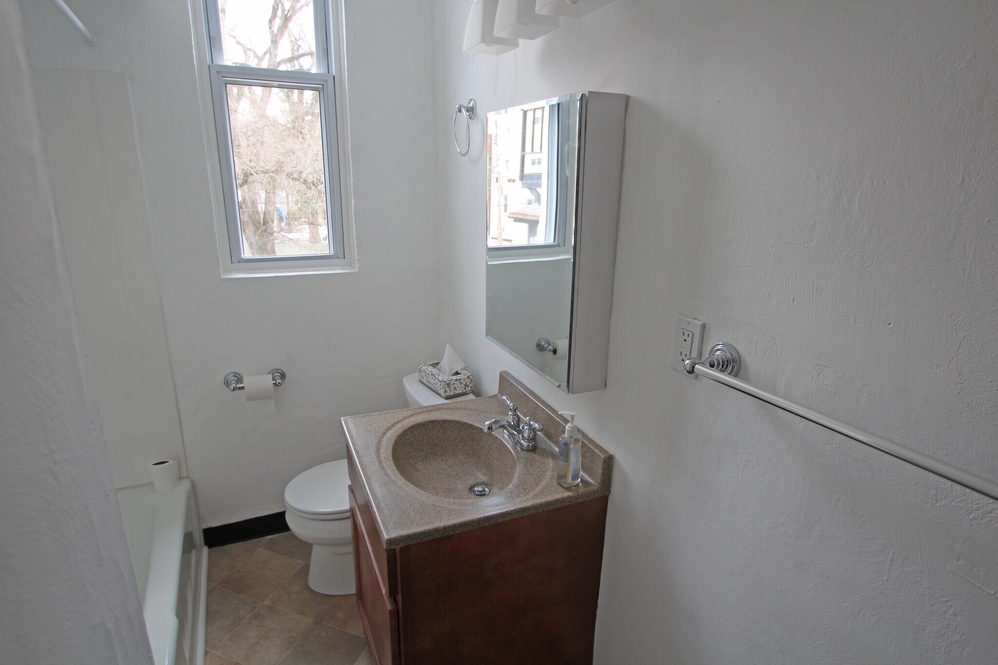 Building Photo - 321 S Trenton Ave