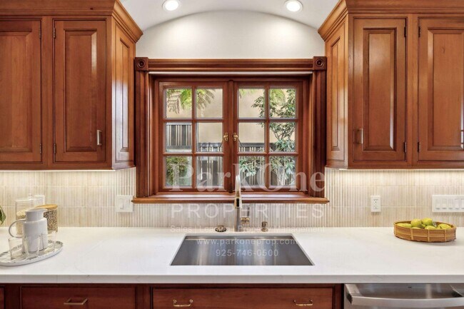 Building Photo - Short term, furnished possible for this magnificent home.