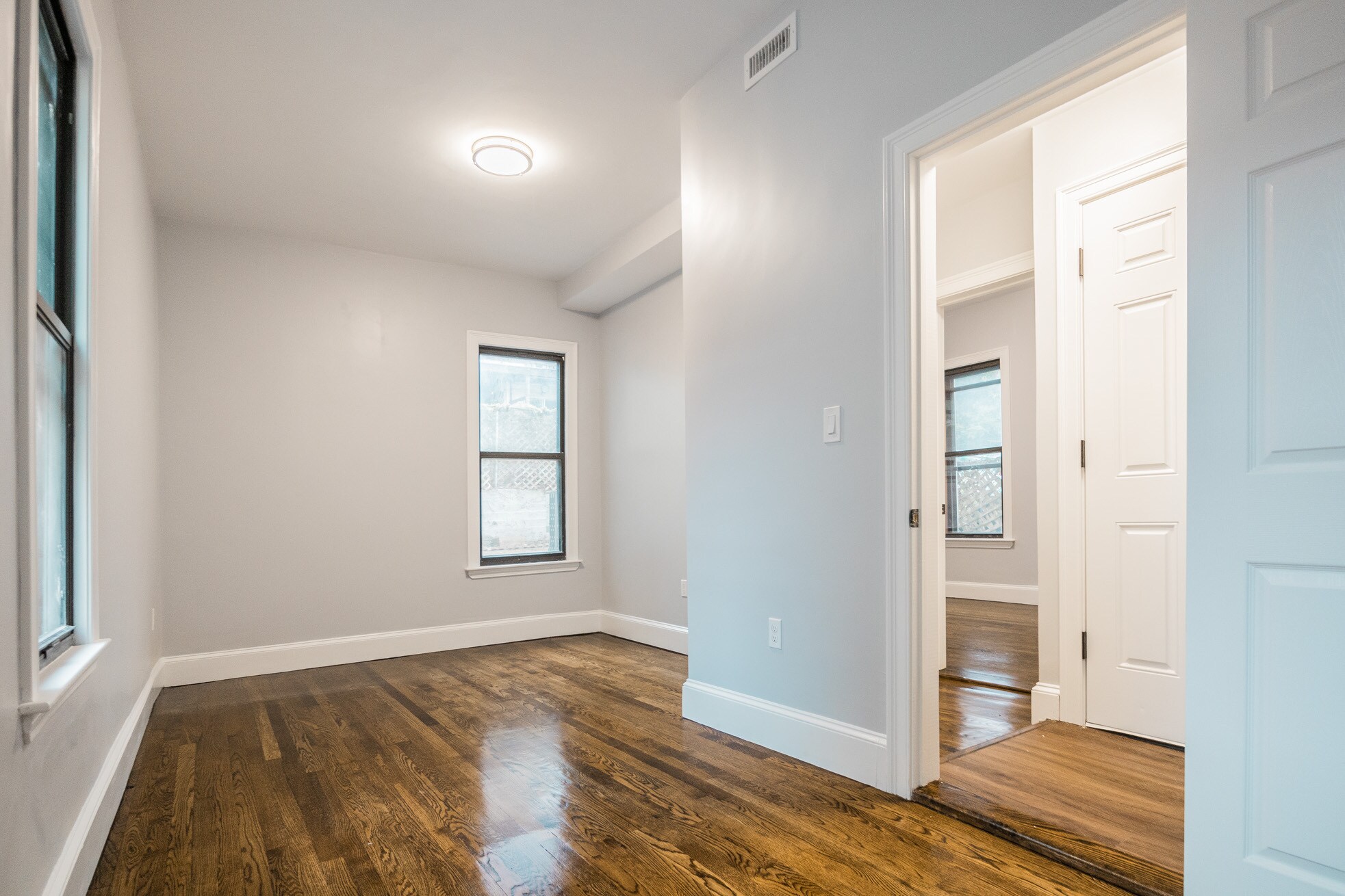 Building Photo - 344 Saratoga St