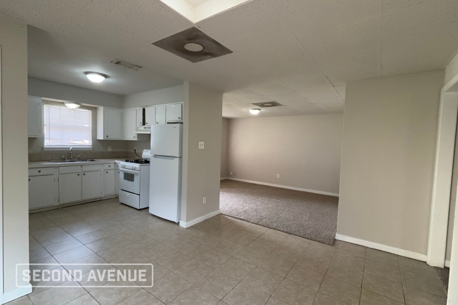 Building Photo - 3422 Hurlingham St