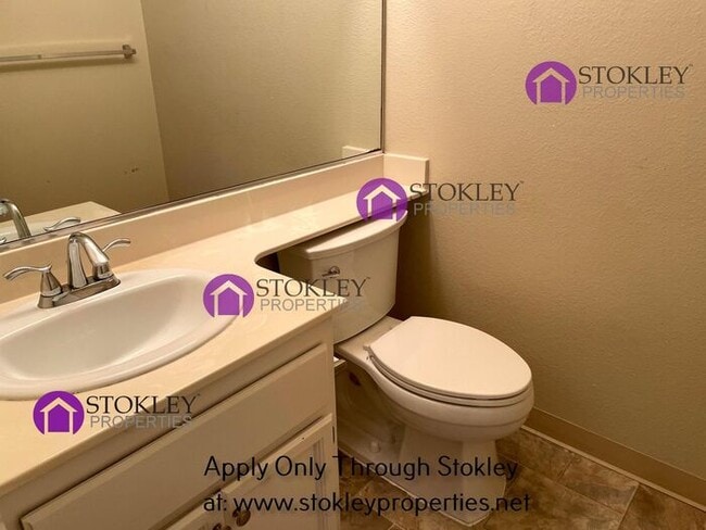 Building Photo - 1633 Lindbergh Dr