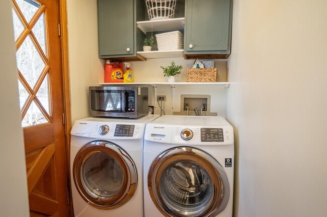 Building Photo - 18850 Fir Dr