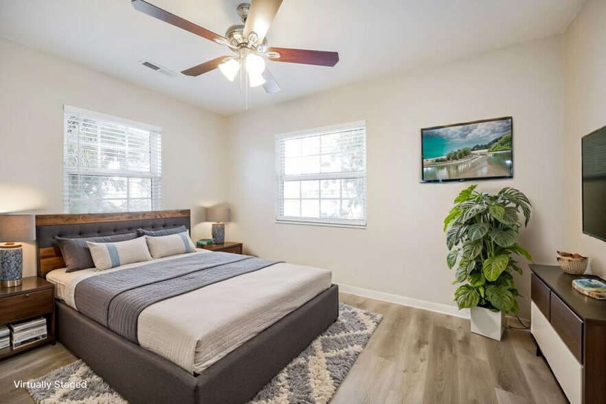 Building Photo - 5 Victoria Dr