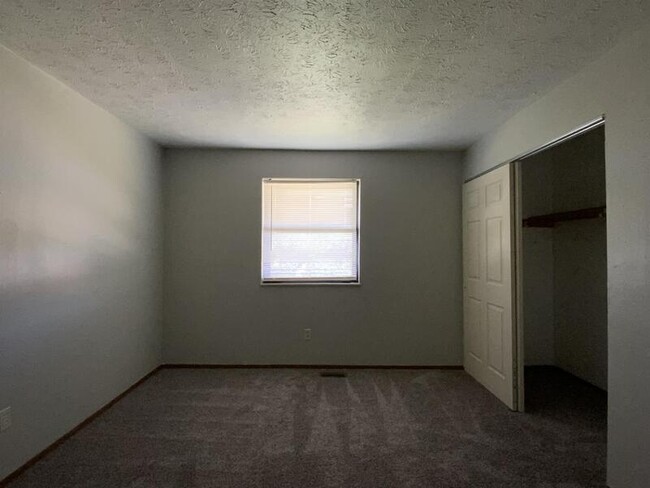 Building Photo - 1028 Belle Valley Dr