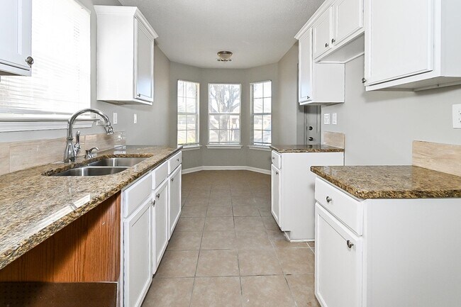 Building Photo - 7865 Shadowland Cove