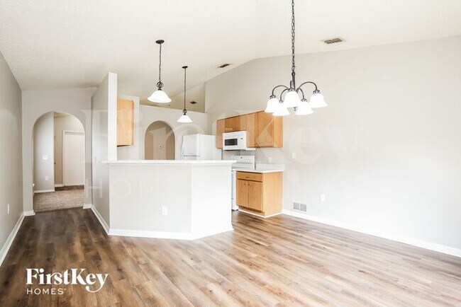 Building Photo - 8408 Oak Crossing Dr W