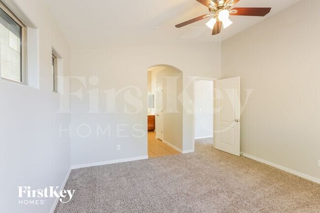Building Photo - 6120 S 53rd Dr